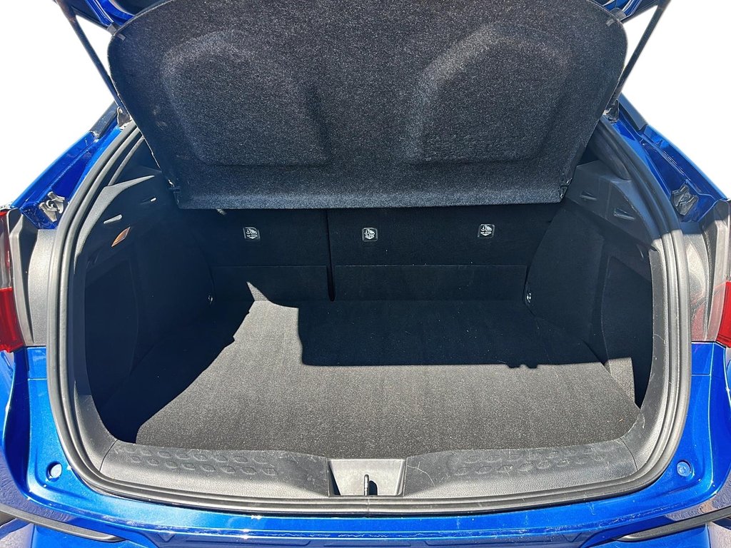 2019 Toyota C-HR LE in Stratford, Ontario - 6 - w1024h768px