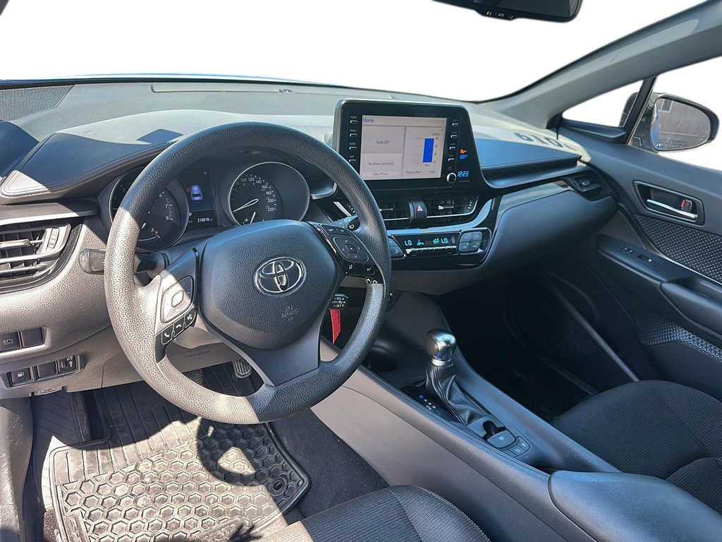 2019 Toyota C-HR LE in Stratford, Ontario - 9 - w1024h768px