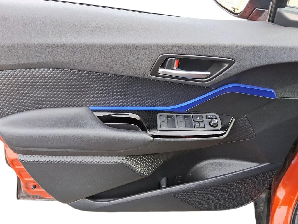 2020 Toyota C-HR LE in Stratford, Ontario - 12 - w1024h768px