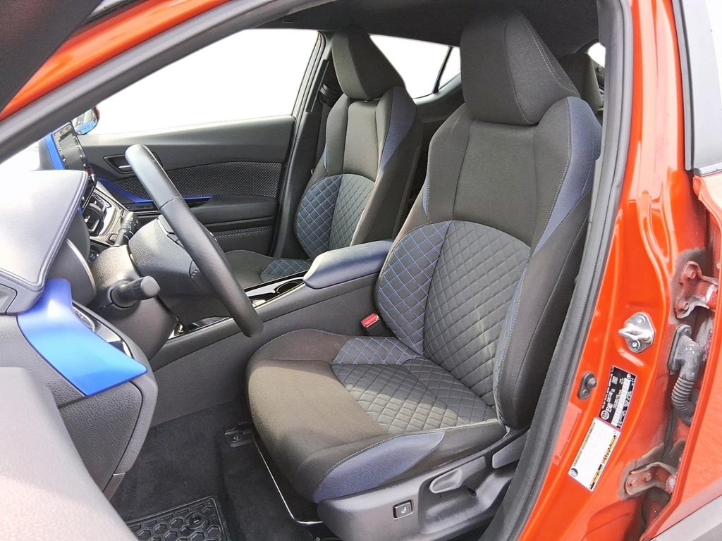 2020 Toyota C-HR LE in Stratford, Ontario - 9 - w1024h768px