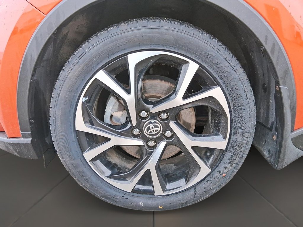 2020 Toyota C-HR LE in Stratford, Ontario - 8 - w1024h768px