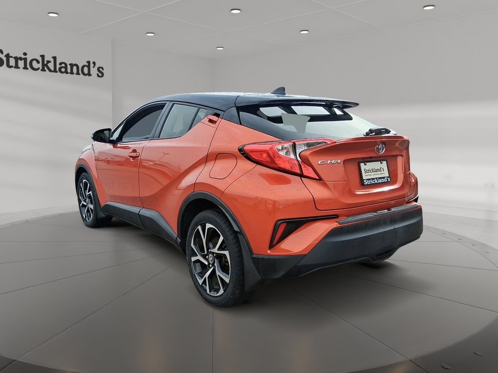 2020 Toyota C-HR LE in Stratford, Ontario - 4 - w1024h768px