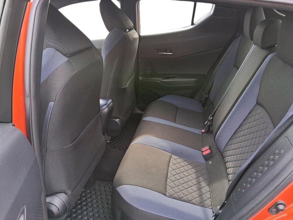 2020 Toyota C-HR LE in Stratford, Ontario - 10 - w1024h768px