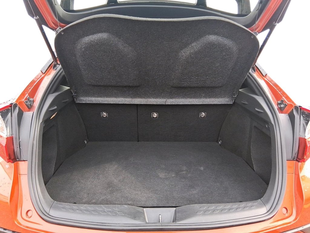 2020 Toyota C-HR LE in Stratford, Ontario - 6 - w1024h768px