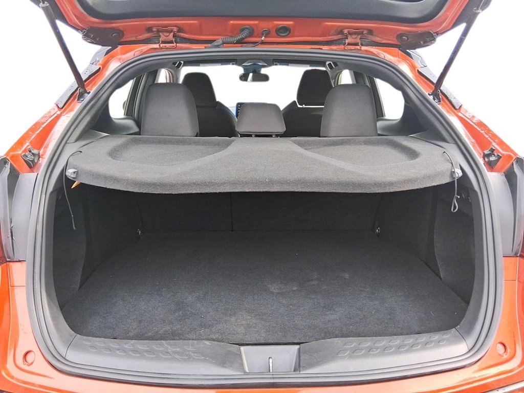 2020 Toyota C-HR LE in Stratford, Ontario - 7 - w1024h768px