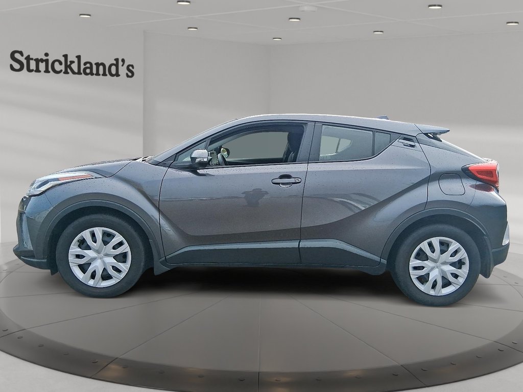 2021 Toyota C-HR LE in Stratford, Ontario - 5 - w1024h768px