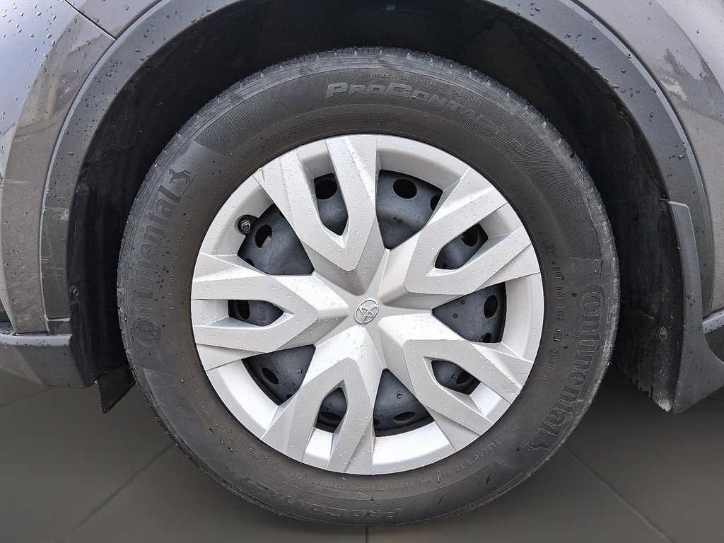 2021 Toyota C-HR LE in Stratford, Ontario - 7 - w1024h768px