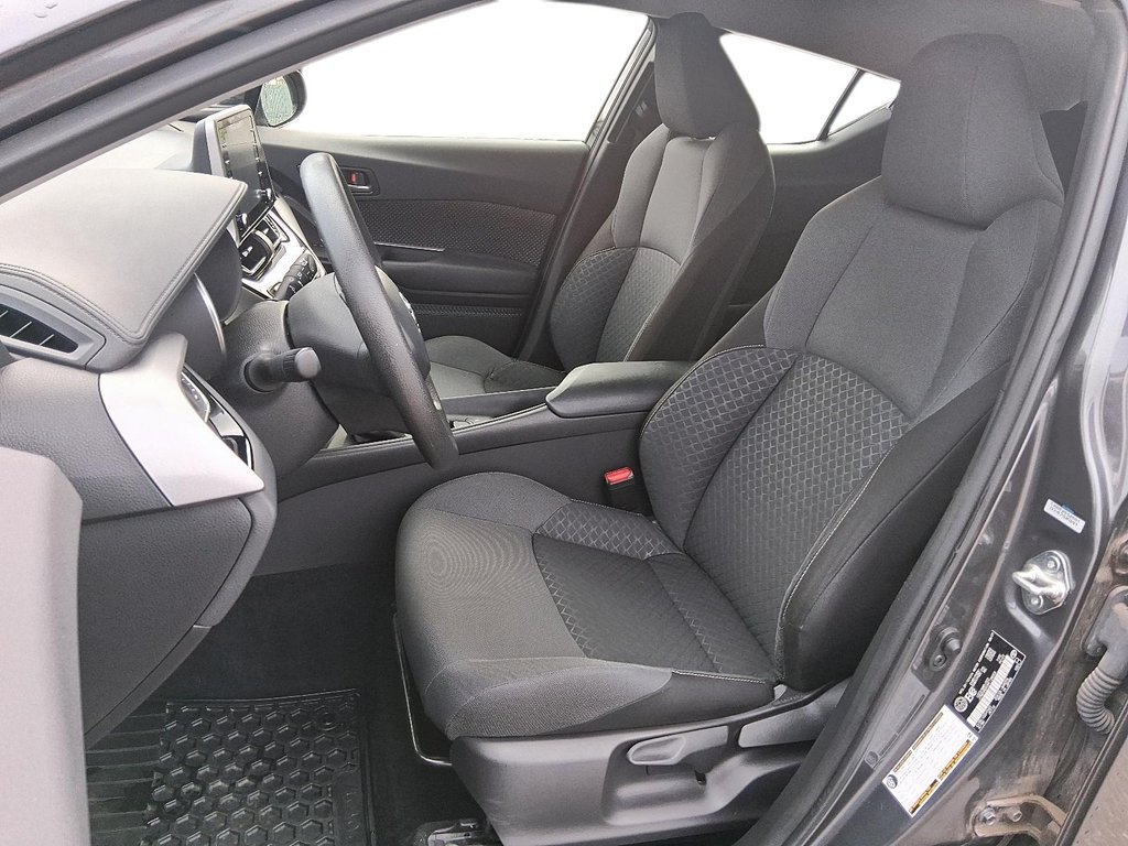 2021 Toyota C-HR LE in Stratford, Ontario - 8 - w1024h768px