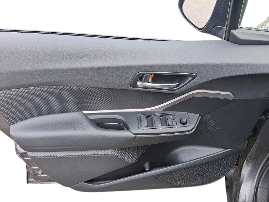 2021 Toyota C-HR LE in Stratford, Ontario - 11 - w1024h768px
