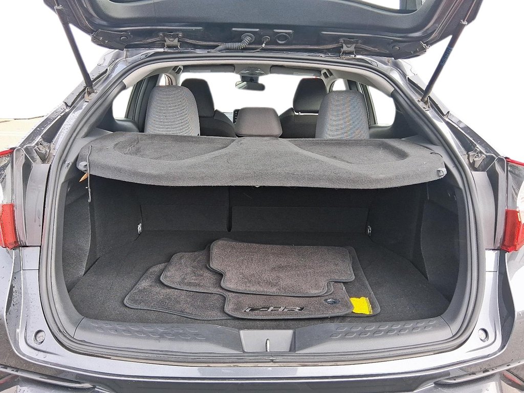 2021 Toyota C-HR LE in Stratford, Ontario - 6 - w1024h768px