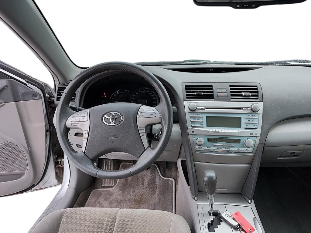 2008 Toyota Camry Hybrid 4-door Sedan in Stratford, Ontario - 8 - w1024h768px