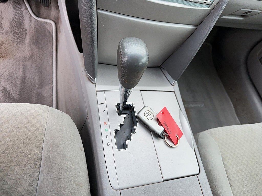 2008 Toyota Camry Hybrid 4-door Sedan in Stratford, Ontario - 13 - w1024h768px
