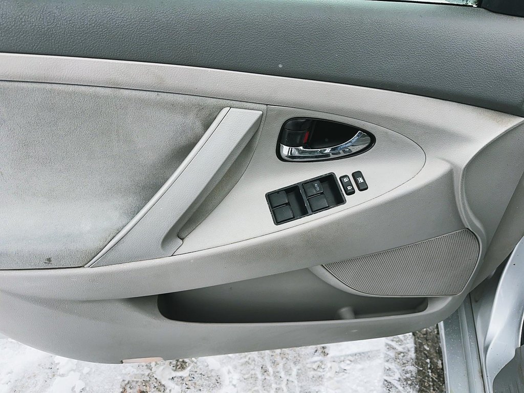2008 Toyota Camry Hybrid 4-door Sedan in Stratford, Ontario - 9 - w1024h768px