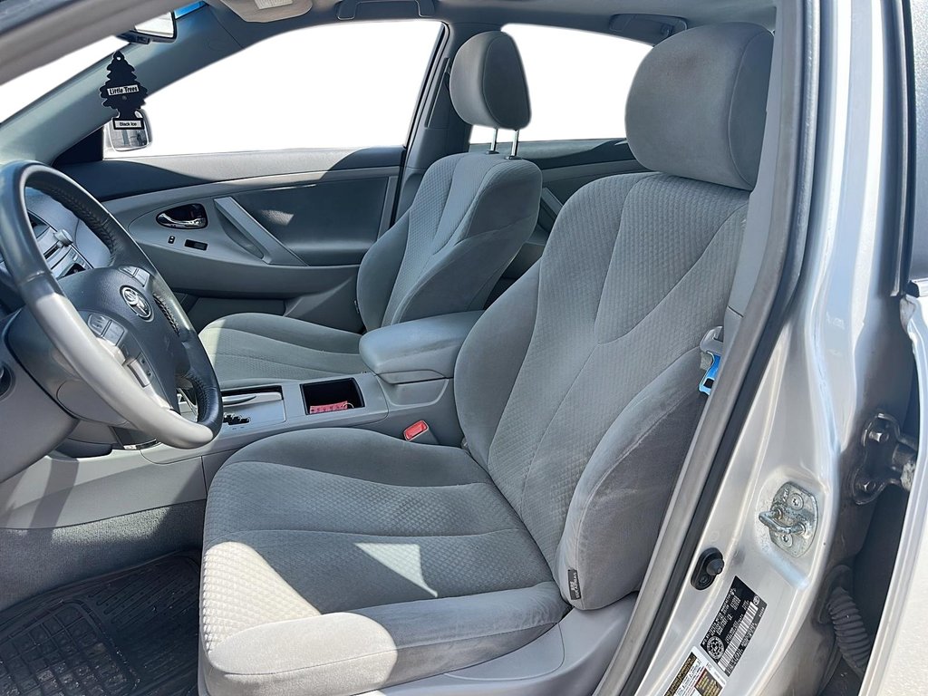 2009 Toyota Camry Hybrid 4-door Sedan in Stratford, Ontario - 7 - w1024h768px