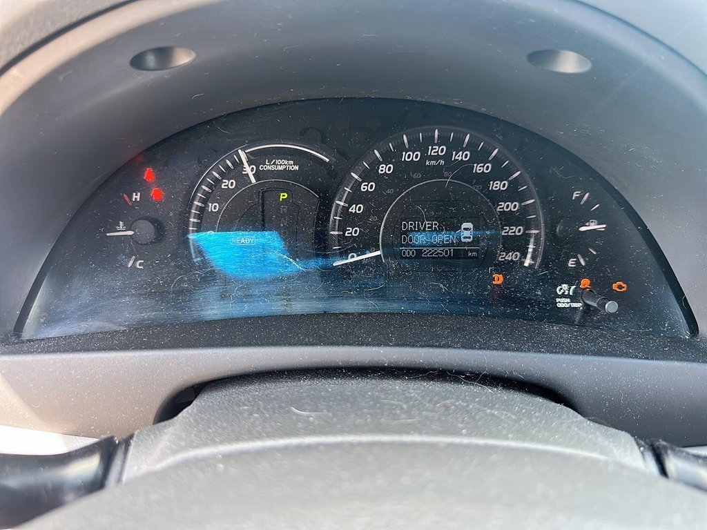 2009 Toyota Camry Hybrid 4-door Sedan in Stratford, Ontario - 12 - w1024h768px