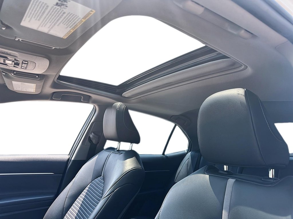 2018 Toyota Camry Hybrid SE CVT in Stratford, Ontario - 15 - w1024h768px