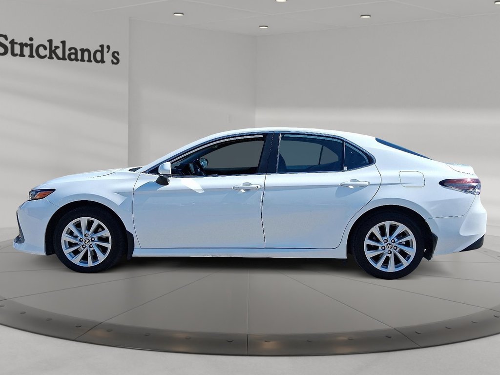 2024 Toyota Camry Hybrid LE in Stratford, Ontario - 5 - w1024h768px