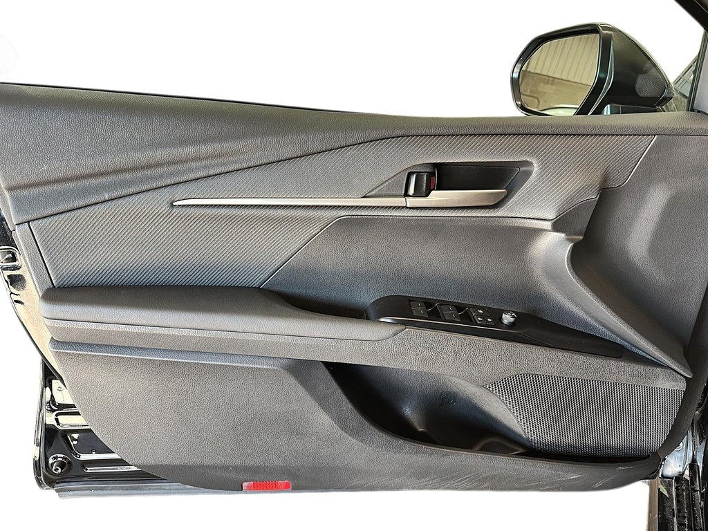 2025 Toyota Camry Hybrid SE Upgrade AWD in Stratford, Ontario - 10 - w1024h768px