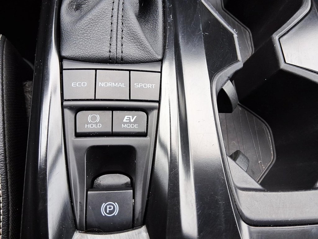 2025 Toyota Camry Hybrid SE FWD in Stratford, Ontario - 17 - w1024h768px