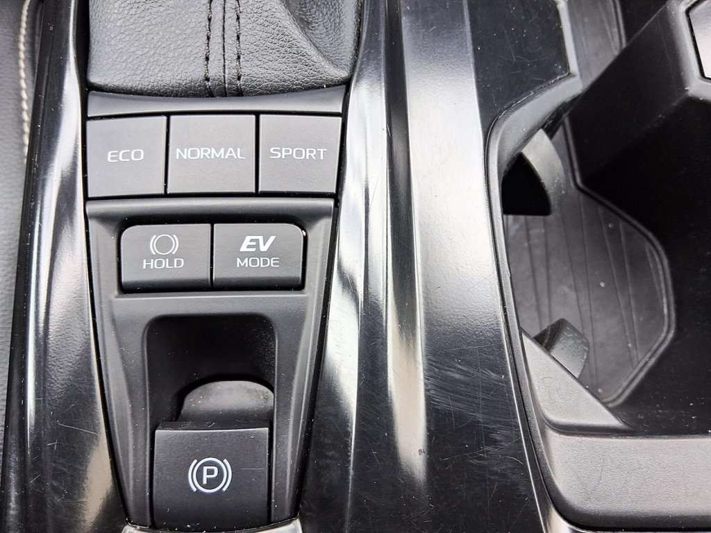 2025 Toyota Camry Hybrid SE FWD in Stratford, Ontario - 18 - w1024h768px