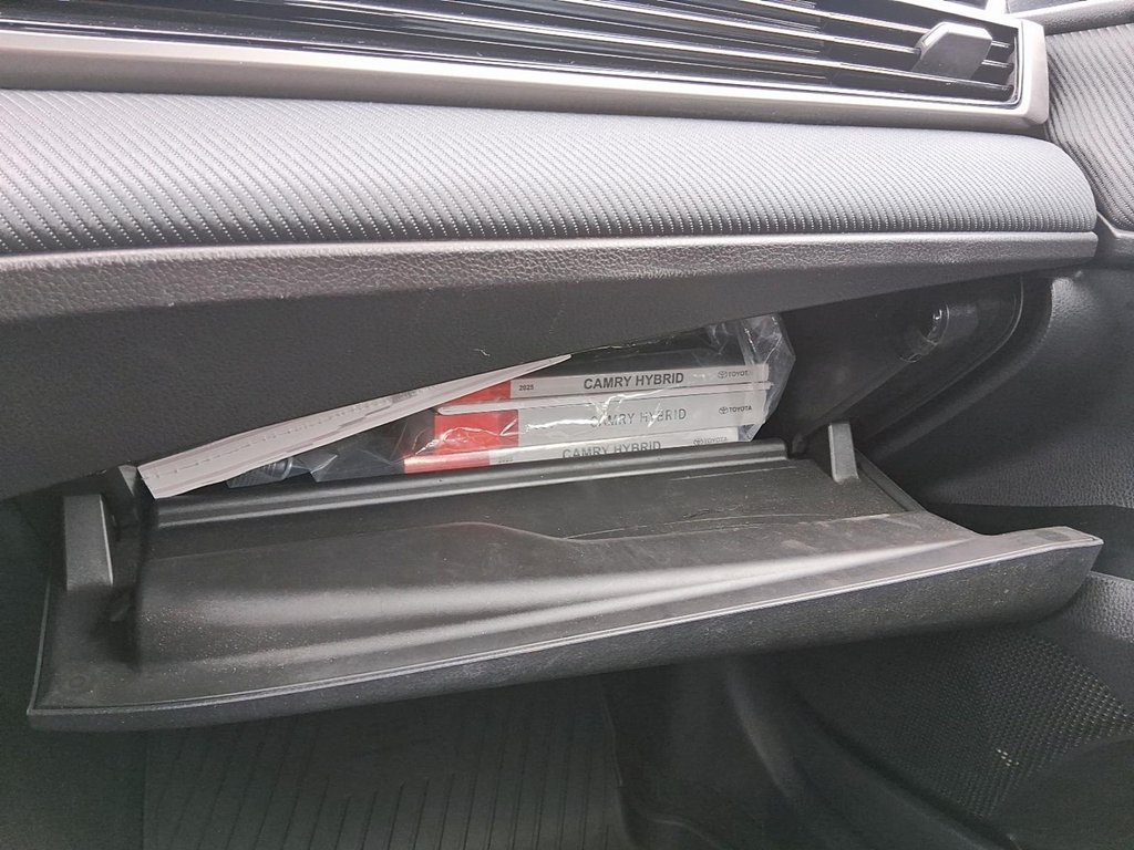 2025 Toyota Camry Hybrid SE FWD in Stratford, Ontario - 16 - w1024h768px