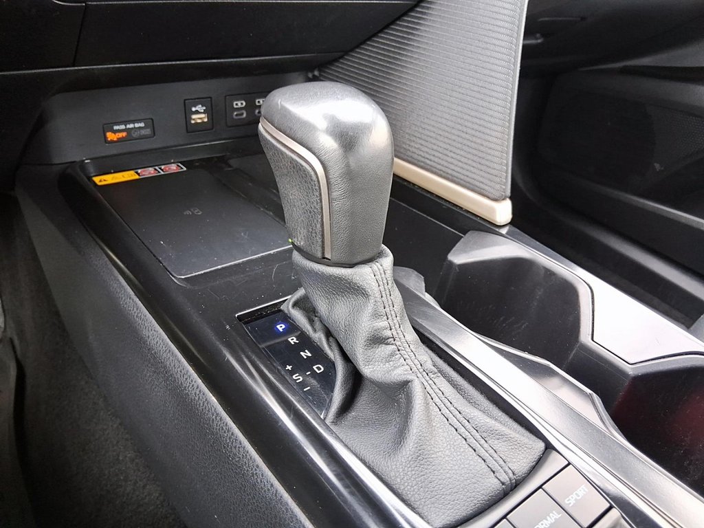 2025 Toyota Camry Hybrid SE FWD in Stratford, Ontario - 17 - w1024h768px