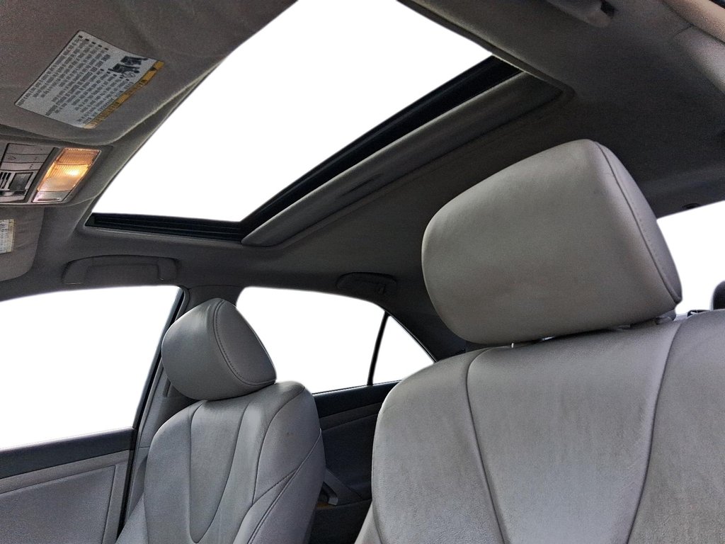 2007 Toyota Camry 4-door Sedan SE V6 in Stratford, Ontario - 17 - w1024h768px