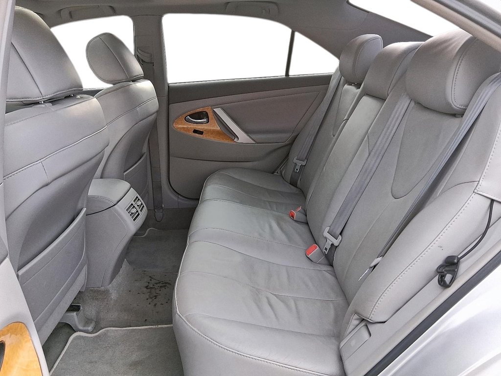 2007 Toyota Camry 4-door Sedan SE V6 in Stratford, Ontario - 9 - w1024h768px