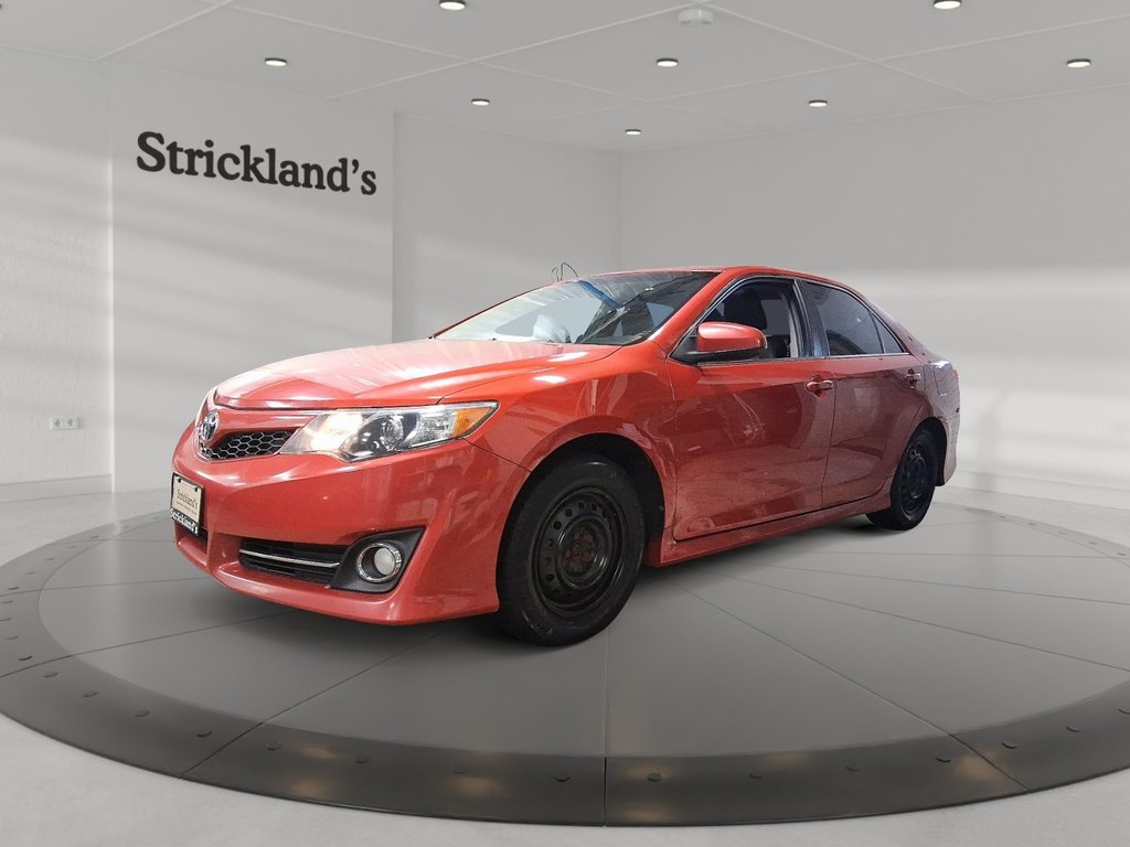 2012 Toyota Camry 4-door Sedan SE in Stratford, Ontario - 1 - w1024h768px