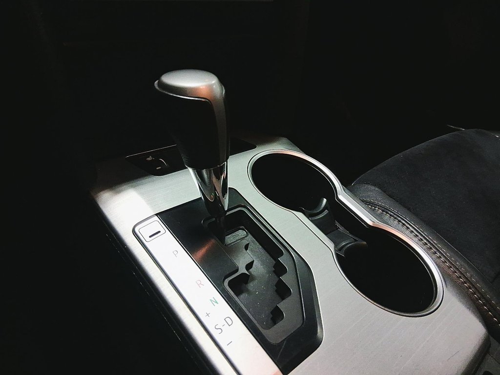 2012 Toyota Camry 4-door Sedan SE in Stratford, Ontario - 15 - w1024h768px