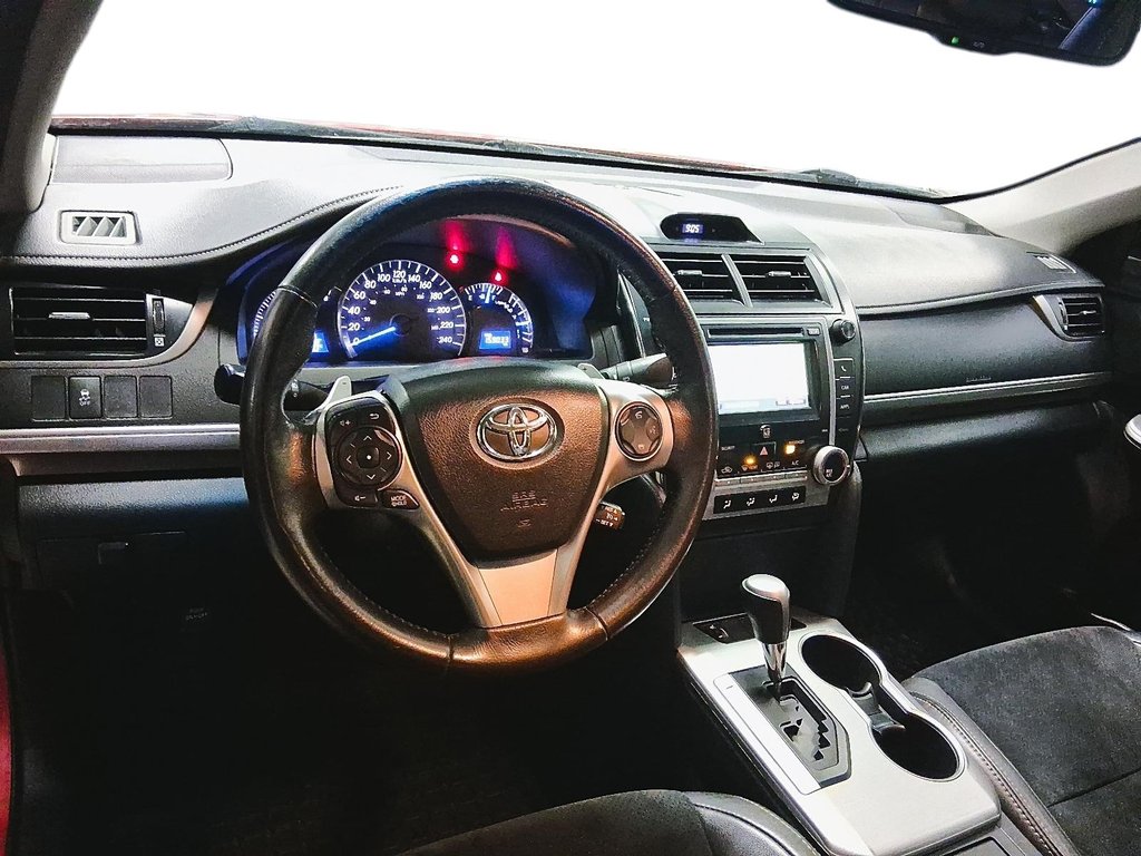 2012 Toyota Camry 4-door Sedan SE in Stratford, Ontario - 9 - w1024h768px