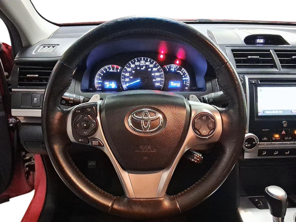 2012 Toyota Camry 4-door Sedan SE in Stratford, Ontario - 11 - w1024h768px