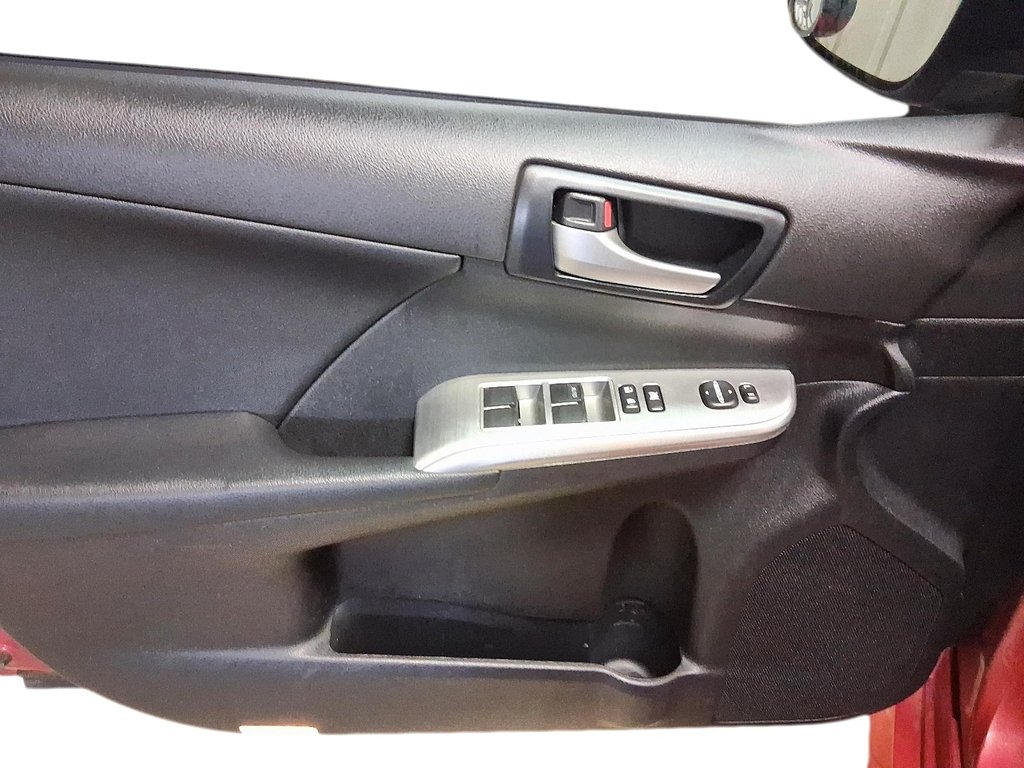 2012 Toyota Camry 4-door Sedan SE in Stratford, Ontario - 10 - w1024h768px