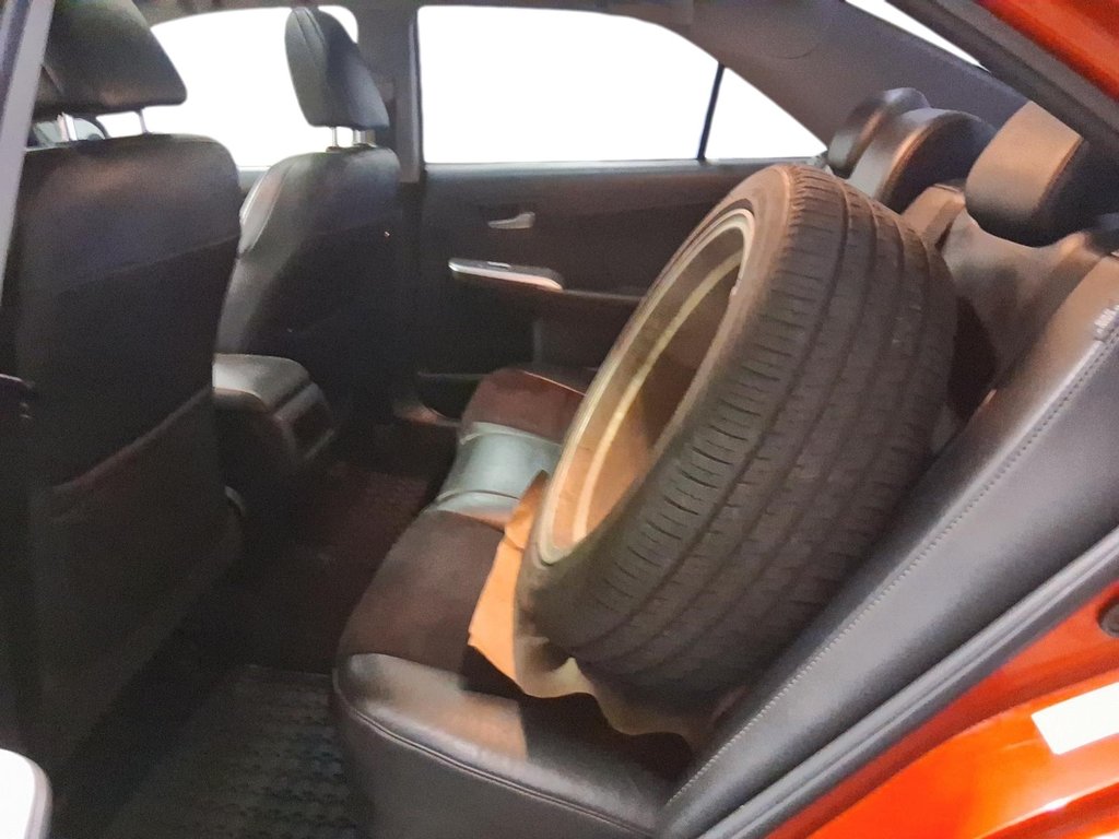 2012 Toyota Camry 4-door Sedan SE in Stratford, Ontario - 8 - w1024h768px