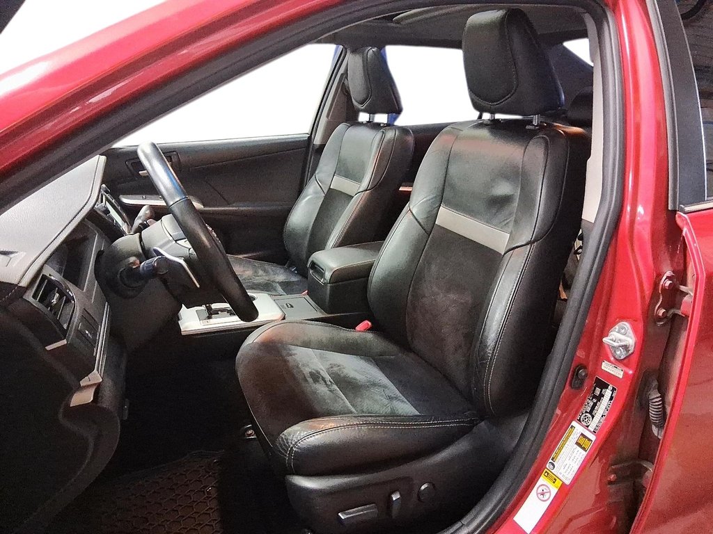 2012 Toyota Camry 4-door Sedan SE in Stratford, Ontario - 7 - w1024h768px