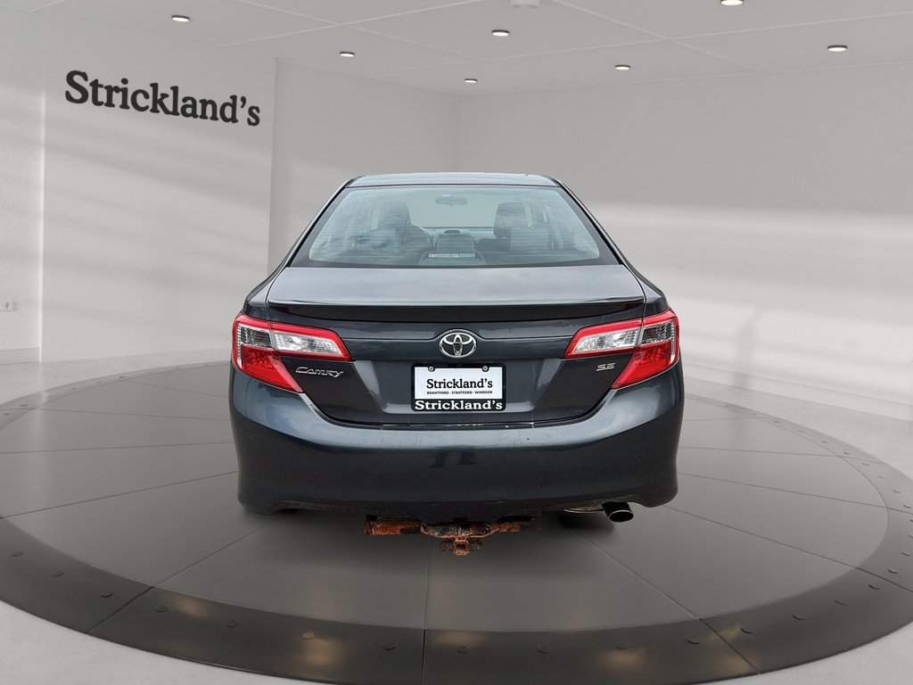 2013 Toyota Camry 4-door Sedan SE in Stratford, Ontario - 3 - w1024h768px