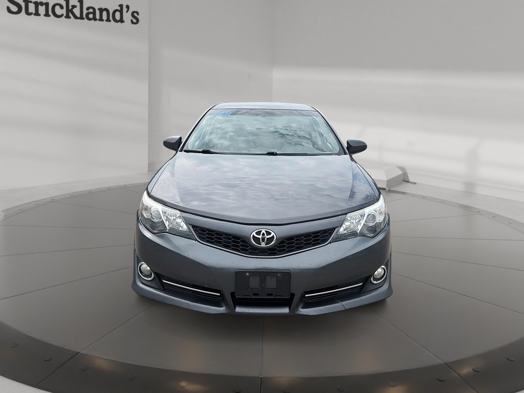2013 Toyota Camry 4-door Sedan SE in Stratford, Ontario - 2 - w1024h768px