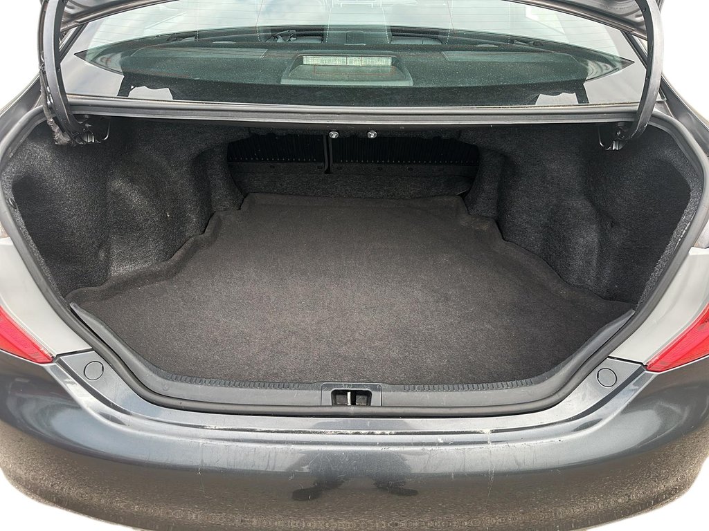 2013 Toyota Camry 4-door Sedan SE in Stratford, Ontario - 6 - w1024h768px