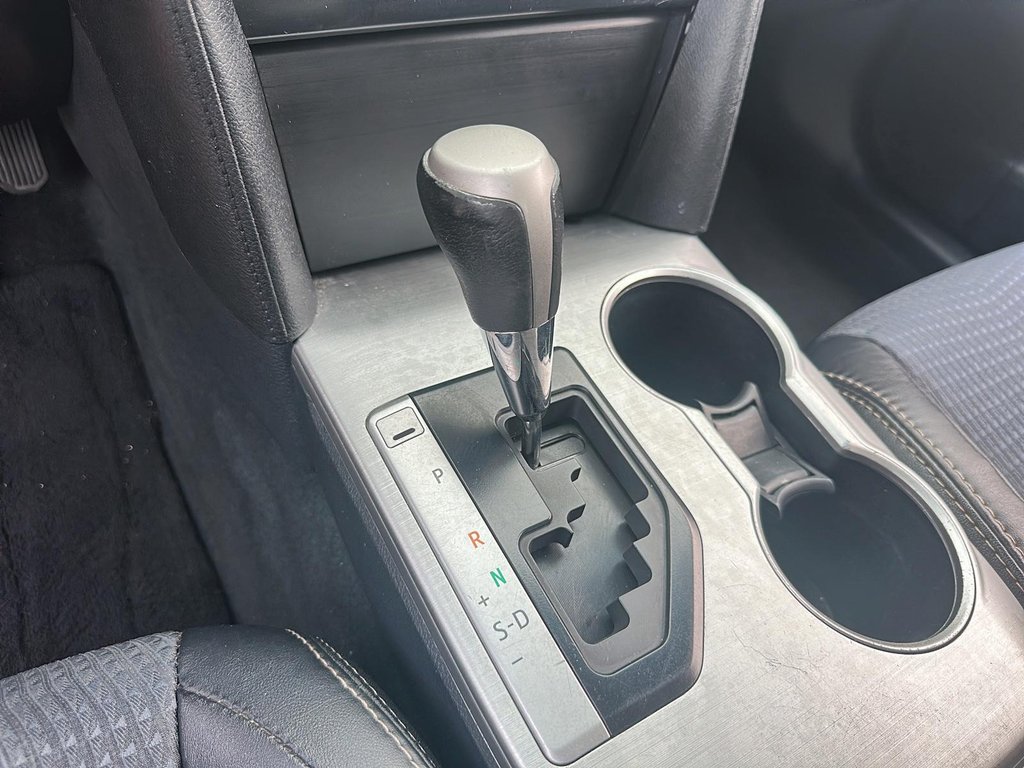 2013 Toyota Camry 4-door Sedan SE in Stratford, Ontario - 14 - w1024h768px
