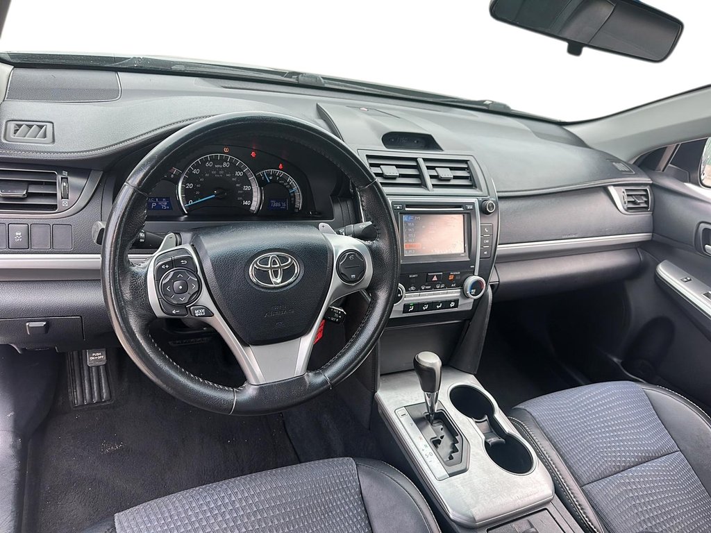 2013 Toyota Camry 4-door Sedan SE in Stratford, Ontario - 9 - w1024h768px