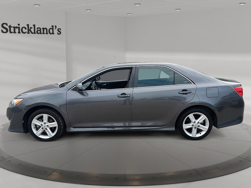 2013 Toyota Camry 4-door Sedan SE in Stratford, Ontario - 5 - w1024h768px