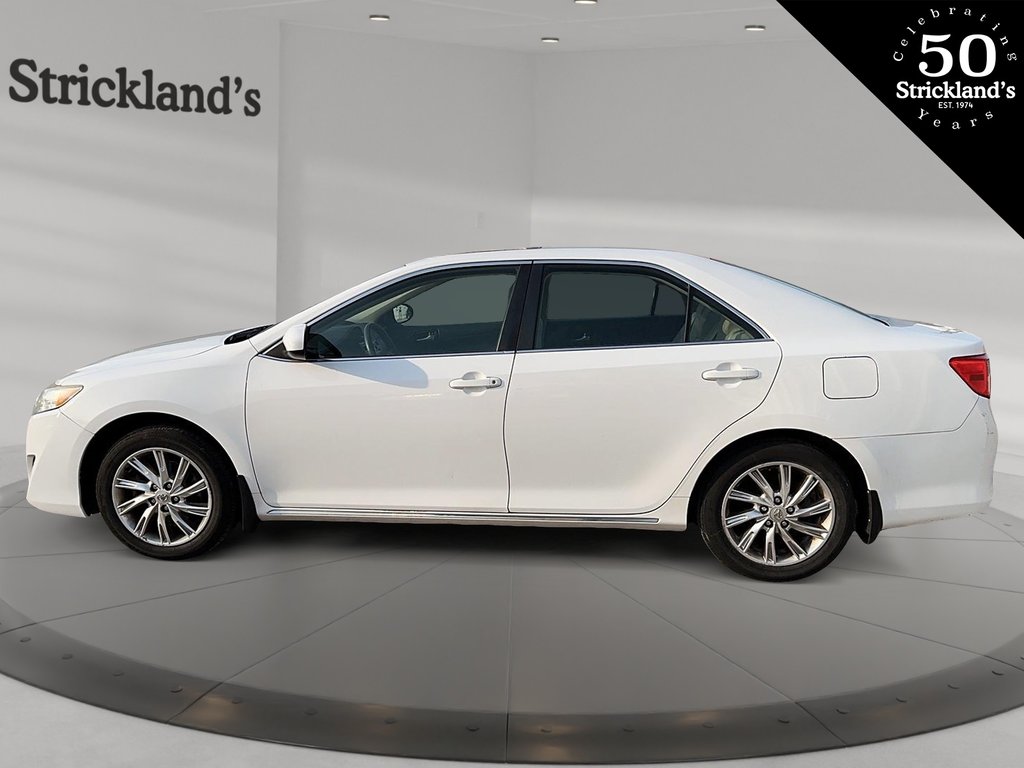 2014  Camry 4-door Sedan LE 6A in Stratford, Ontario - 5 - w1024h768px