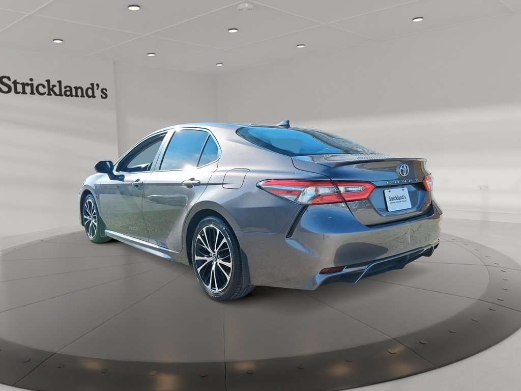 2018 Toyota Camry 4-Door Sedan SE 8A in Stratford, Ontario - 4 - w1024h768px