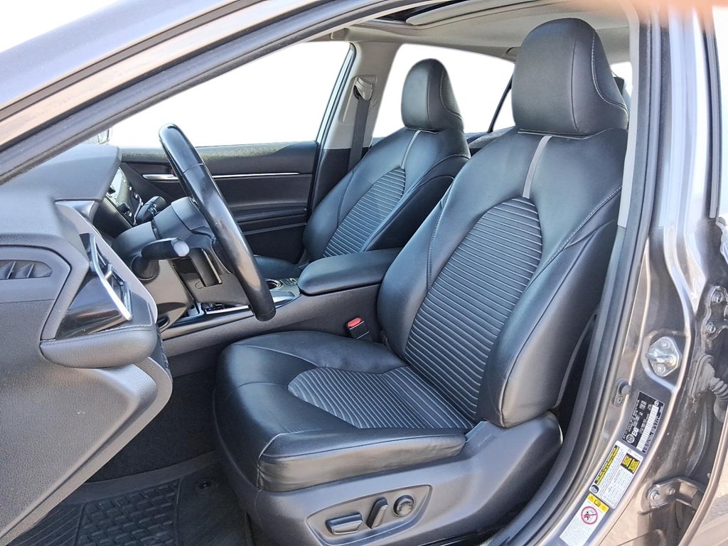 2018 Toyota Camry 4-Door Sedan SE 8A in Stratford, Ontario - 8 - w1024h768px