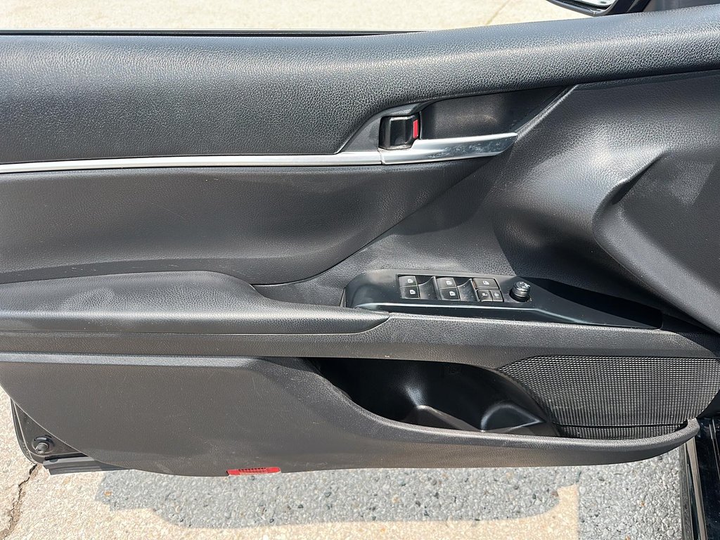 2020 Toyota Camry 4-Door Sedan SE 8A in Stratford, Ontario - 10 - w1024h768px