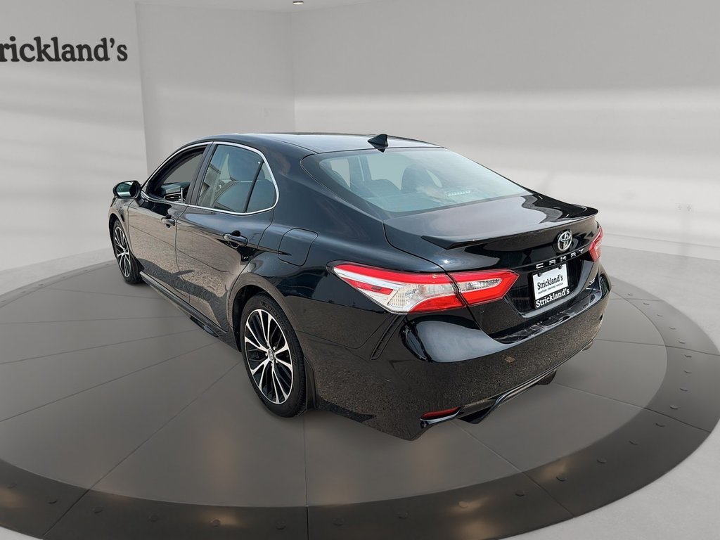 2020 Toyota Camry 4-Door Sedan SE 8A in Stratford, Ontario - 4 - w1024h768px