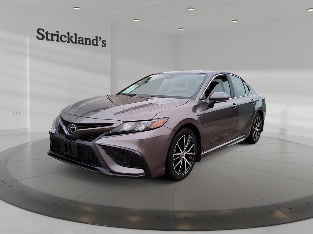 2021  Camry SE in Stratford, Ontario - 1 - w1024h768px