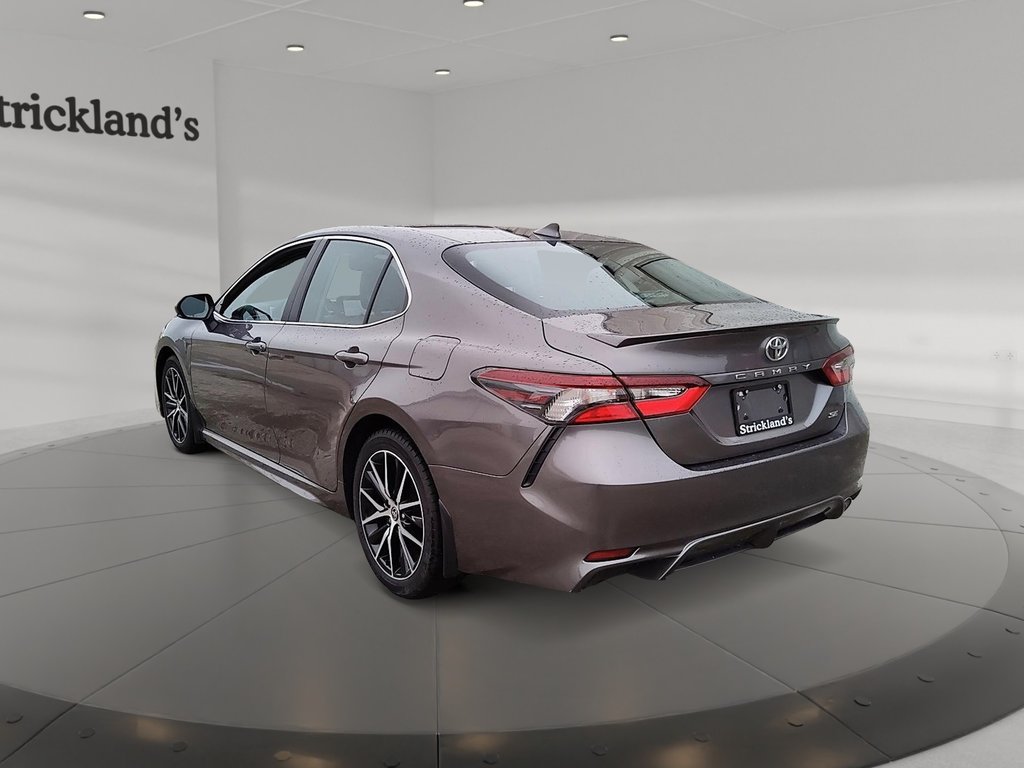 2021  Camry SE in Stratford, Ontario - 4 - w1024h768px