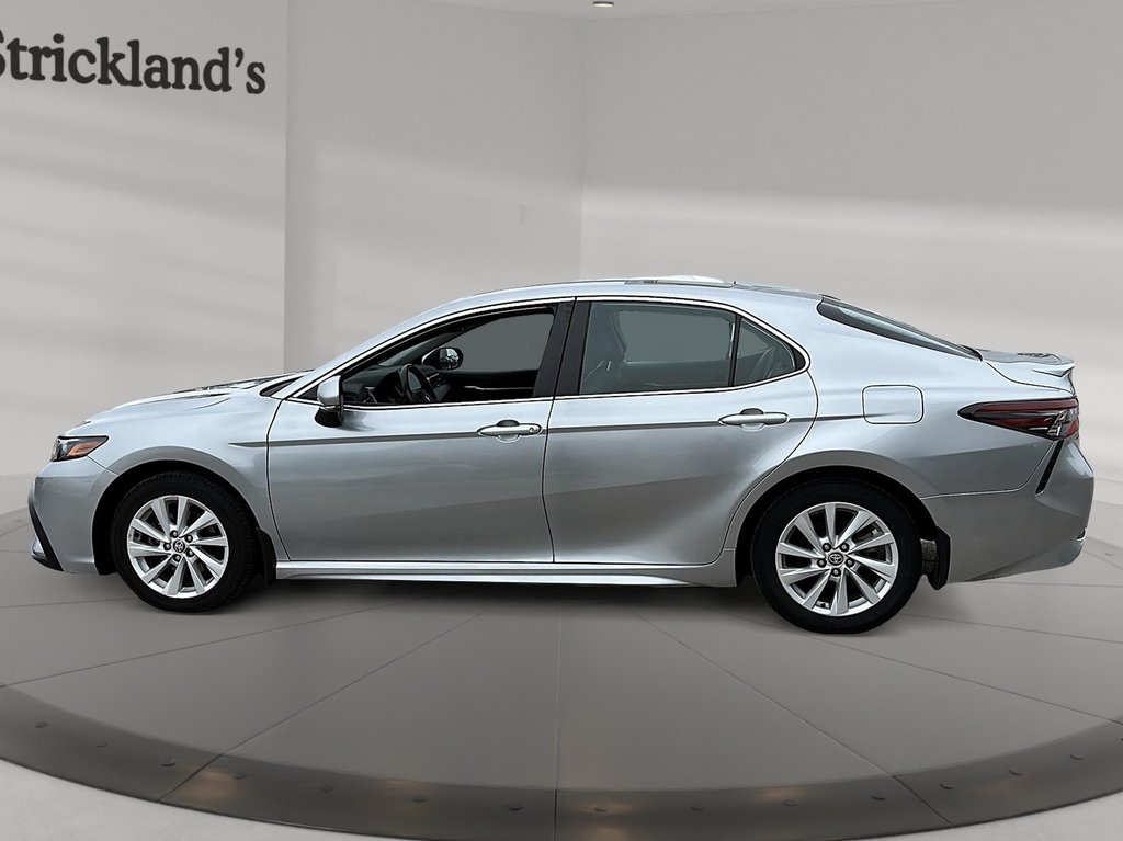 2022  Camry SE in Stratford, Ontario - 6 - w1024h768px