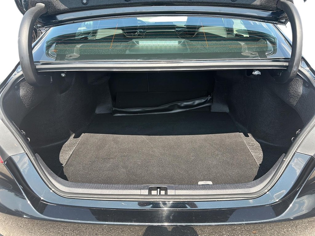 2024 Toyota Camry SE in Stratford, Ontario - 6 - w1024h768px